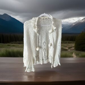 Vintage white crochet cape, no flaws to note, handmade, no tag, fits like a s/m